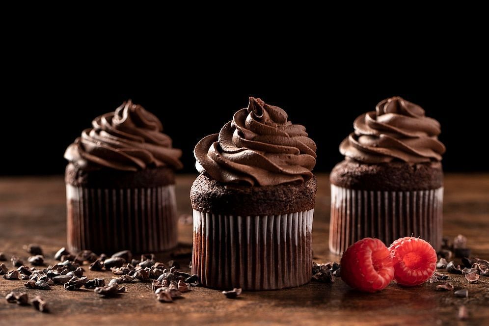 Sugar, preservatives and palm oils (Image via freepik/wayhomestudio)